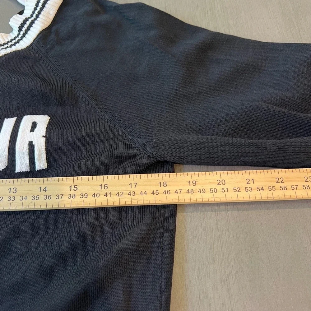 Live Your Truth Cropped V-Neck‎ Stretchy Black Sweater White Trim Junior Size L